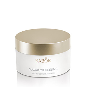 Babor Cleansing Sugar Oil Peeling er en glattstrukturert, balanserende sukker- og olje-peel som eksfolierer med en varm, woody velværeduft som etterlater huden myk og smidig.