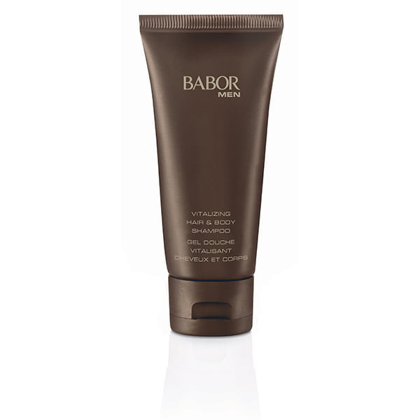 Babor Men Vitalizing Hair & Body Shampoo er en forfriskende, vitaliserende dusjsgel for håret og kroppen med en skånsom renseaksjon som frisker opp og styrker, mens du konditionerer huden og hodebunnen – den perfekte starten på dagen.