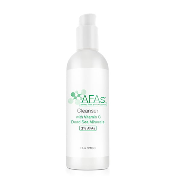 AFAs Regimen Foundations Cleanser med vitamin-C og Dead Sea Minerals er en skånsom, ikke-komedogen, melkeaktig rengjøringsmiddel som rengjør huden grundig, effektivt fjerner sminke og overflødig olje og andre urenheter og bidrar til å forbedre den naturlige fuktighetsbalansen i huden.