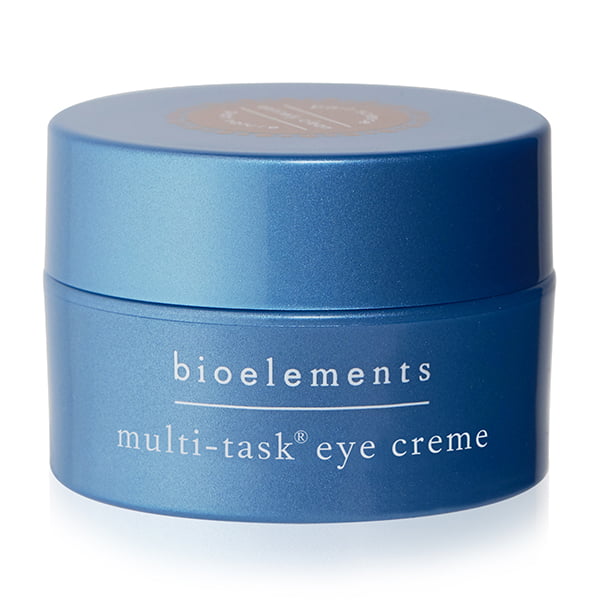 Multi-Task Eye Creme fra Bioelements er en lett og ikke-fet øyekrem til bruk på dagtid designet for å lysne mørke ringer, redusere hovenhet og minimere fine linjer. Formulert med oppstrammende og fuktighetsgivende lipoic og hyaluronsyrer, i tillegg til å styrke beta-glucan, agurk og aloe vera.