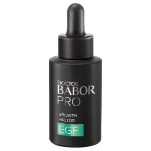 Doctor Babor PRO EGF Growth Factor Concentrate kombinerer tre biomimetiske peptider som hjelper til med å støtte hudens egne naturlige vekstfaktorer EGF og FGF som hjelper med å aktivere naturlig hudfornyelse og viktige foryngelsesmekanismer. For en fastere følelse og jevnere hudstruktur.