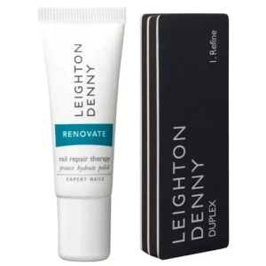 Renovate fra Leighton Denny er en svært konsentrert behandlingskrem for negler som trenger mer TLC. Detox for neglene. Inneholder 7 essensielle oljer for å friske opp og tilføre fuktighet til neglene. Renovate inneholder også diamantstøv partikler som jevner ut og polerer sprukne og flisete negler. Gir deg nye og friske negler på to uker. Brukt sammen med DUPLEX buffer (følger med i esken) gir Renovate neglene dine en førsteklasses behandling!