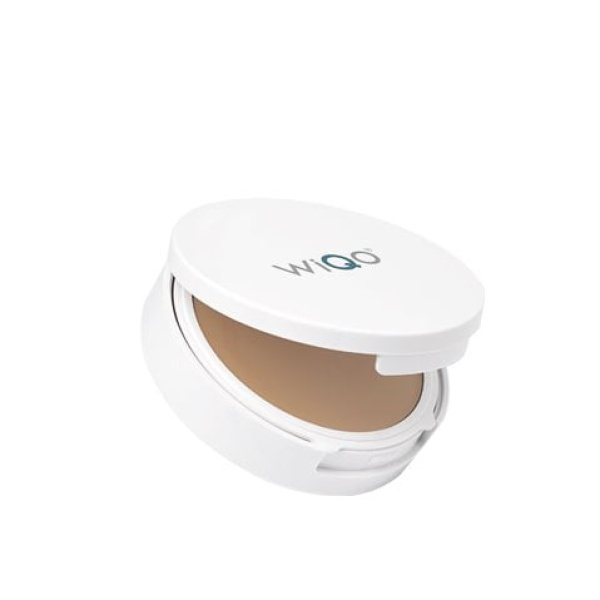 WiQo ICP Cream er en kremet foundation med faktor 50. Praktisk etui med speil og svamp.