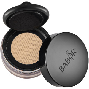 Babor Mineral Powder Foundation er et ultralett, løst mineralpudder laget av mineralpigmenter med naturlig dekk og glød. Passer godt til sensitiv hud. Tilgjengelig i 2 farger. Påfør med en kabuki børste stor pudderbørste i sirkulære bevegelser og jobb den inn.