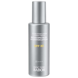 DOCTOR BABOR Solar Defense Hydration Lotion SPF 30 En lett og fuktighetsgivende lotion som gir god solbeskyttelse samtidig som huden pleies og mykgjøres
